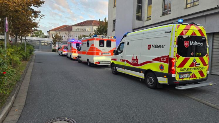 Aktuell: großeinsatz wegen stromausfall in der uniklinik mainz Einsatz in der uniklinik mainz | foto: byc-news | thorsten lüttringhaus