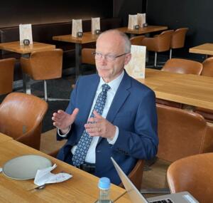 Minister dr. Helmut martin warnt vor vertrauensverlust Minister dr. Helmut martin warnt vor vertrauensverlust