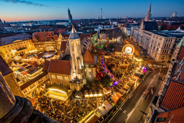 Lichterzauber auf einem besonderen weihnachtsmarkt Lichterzauber auf einem besonderen weihnachtsmarkt