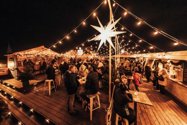 Lichterzauber auf einem besonderen weihnachtsmarkt Lichterzauber auf einem besonderen weihnachtsmarkt 3