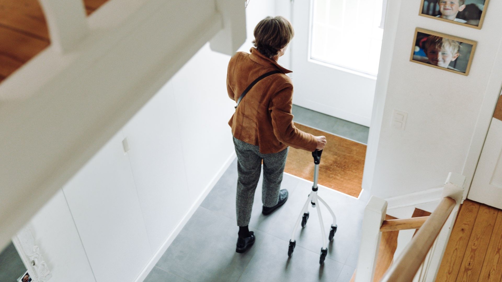 Senior, Rollator, Gehhilfe, Bild: pexels.com